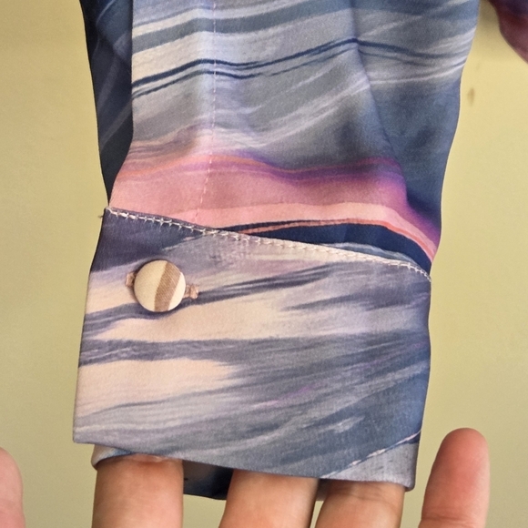 Chico's | Colorful Swirled Mable Long Split Sleeve V-neck Blouse Size 1 or 8/10 - Picture 5 of 7